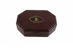 Складная лупа в деревянной коробке