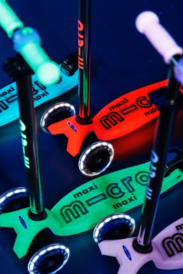 Самокат Maxi Micro Deluxe Glow LED Red