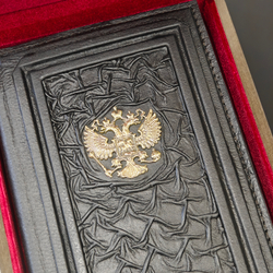 Ежедневник А5 «Герб РФ» №4 (съемная обложка из натуральной кожи) в футляре