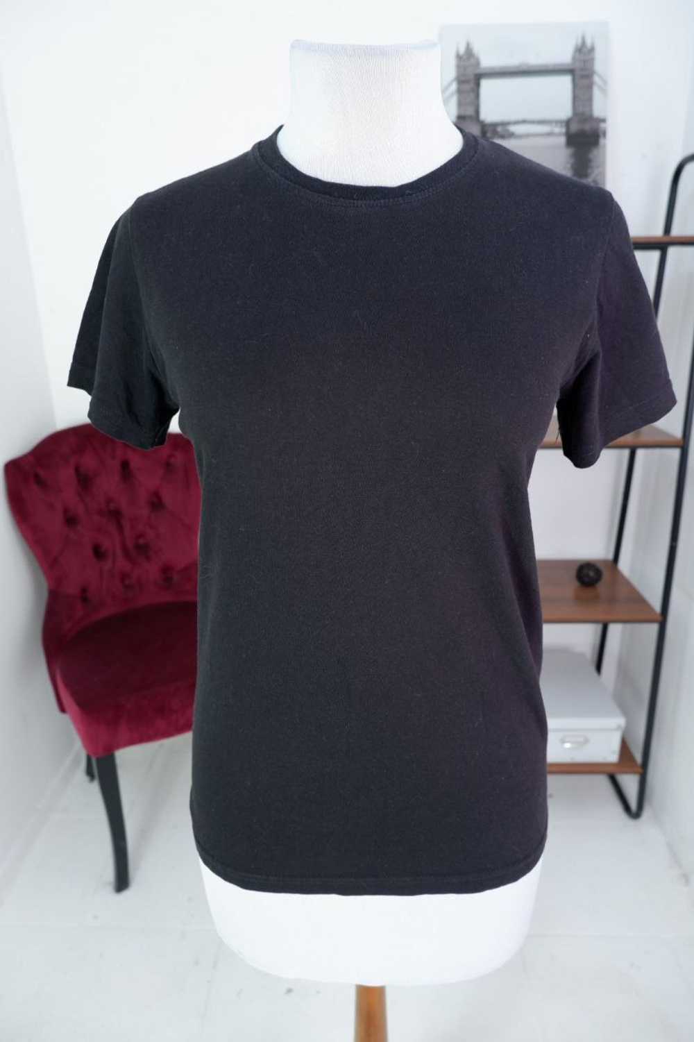 Футболка из хлопка, просто черная  44 размер