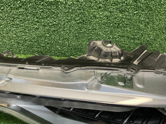 Фара левая Maserati Levante (2020-2024) LED