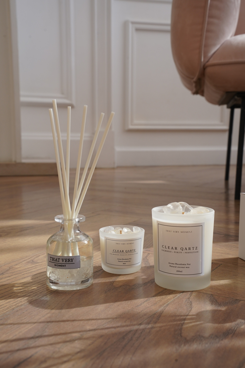 Ароматическая свеча с натуральным камнем "Горный хрусталь" и ароматом "Макадамия & Сандал" 80мл