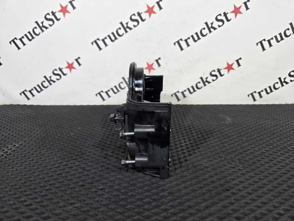 Крышка плиты двигателя