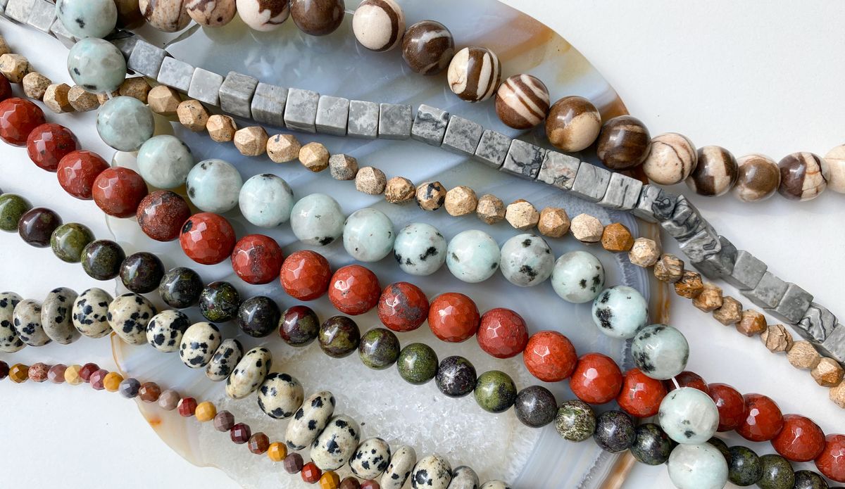 О яшмах и "яшмах": как не запутаться в многообразии яшмовидных пород