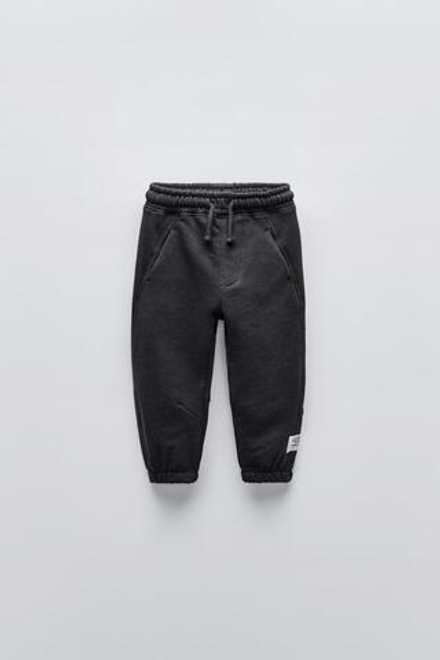 ZARA БРЮКИ ИЗ МЯГКОЙ ТКАНИ С НАШИВКОЙ, АНТРАЦИТОВО-СЕРЫЙ