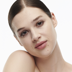 MAC Cosmetics Studio Radiance Serum-Powered Foundation - увлажняющая основа, 30 ml