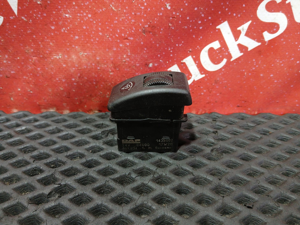 Кнопка освещения панели приборов