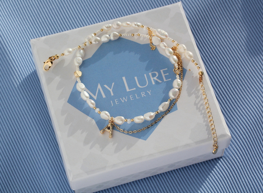 Чокер из культивированного жемчуга с буквой "А"