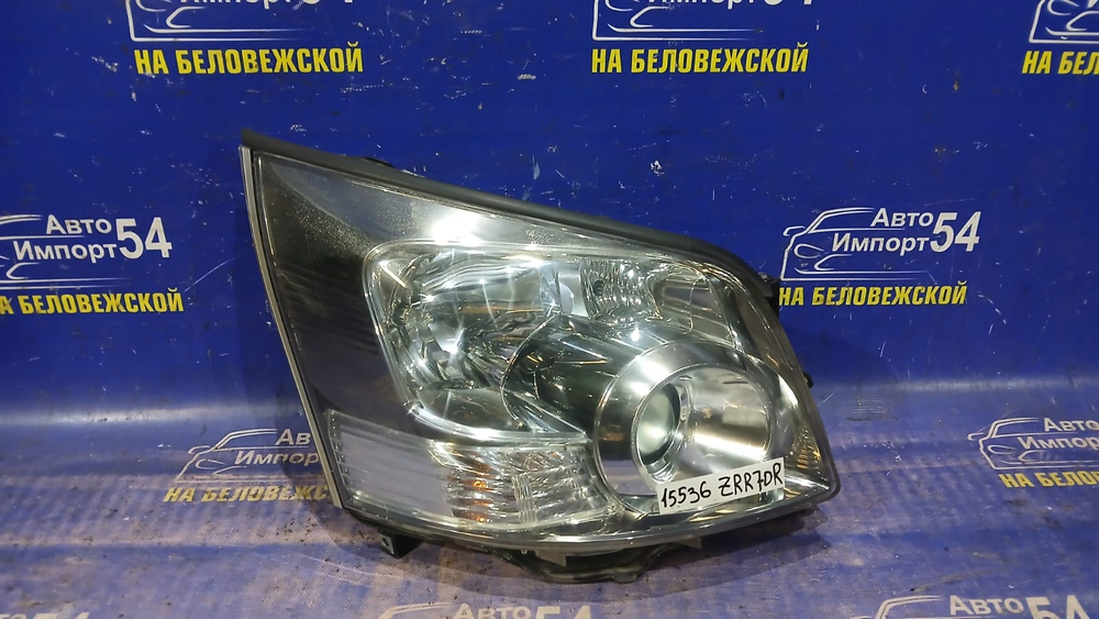 Фара передняя правая TOYOTA NOAH 2007-2010
