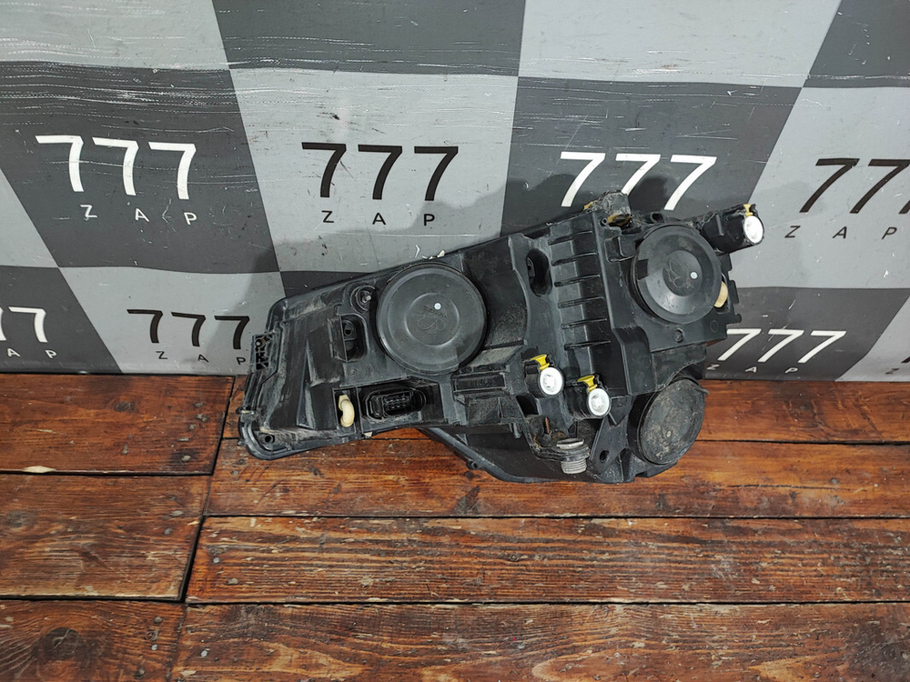 Фара правая галоген Skoda Karoq 17-нв Б/У Оригинал 57B941016A