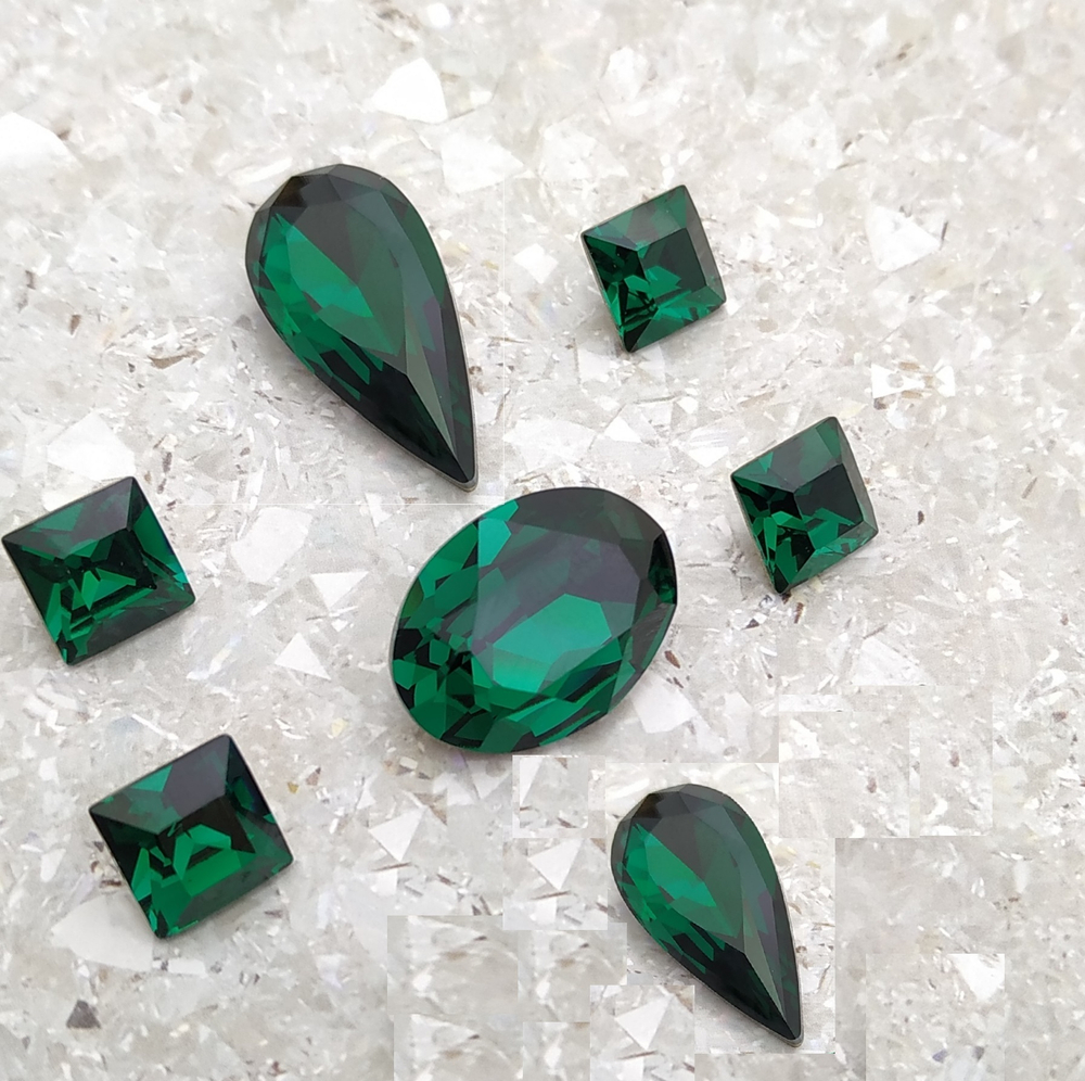 evoli 4428 Square Fancy Stone - Emerald