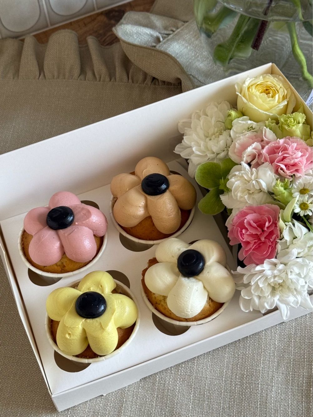 Набор капкейков 4 шт с цветочным оформлением