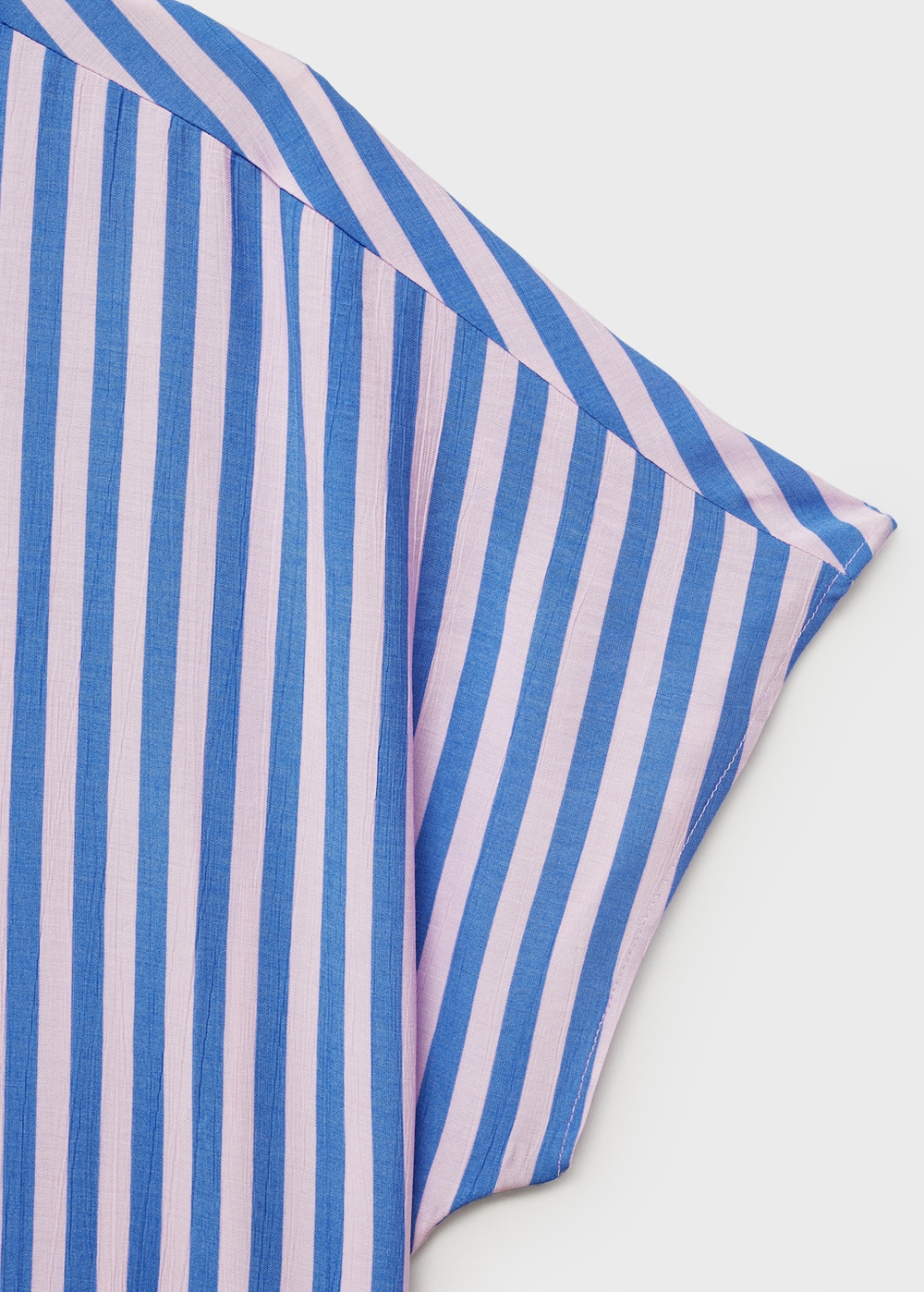 Рубашка в полоску с короткими рукавами