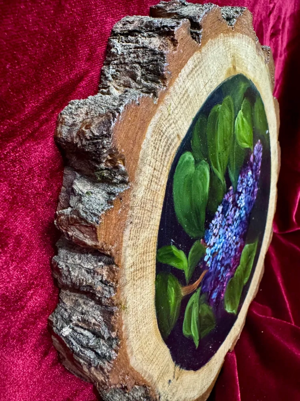 Веточка сирени - картина маслом на срезе дуба с корой | Художница Ольга Ефимова