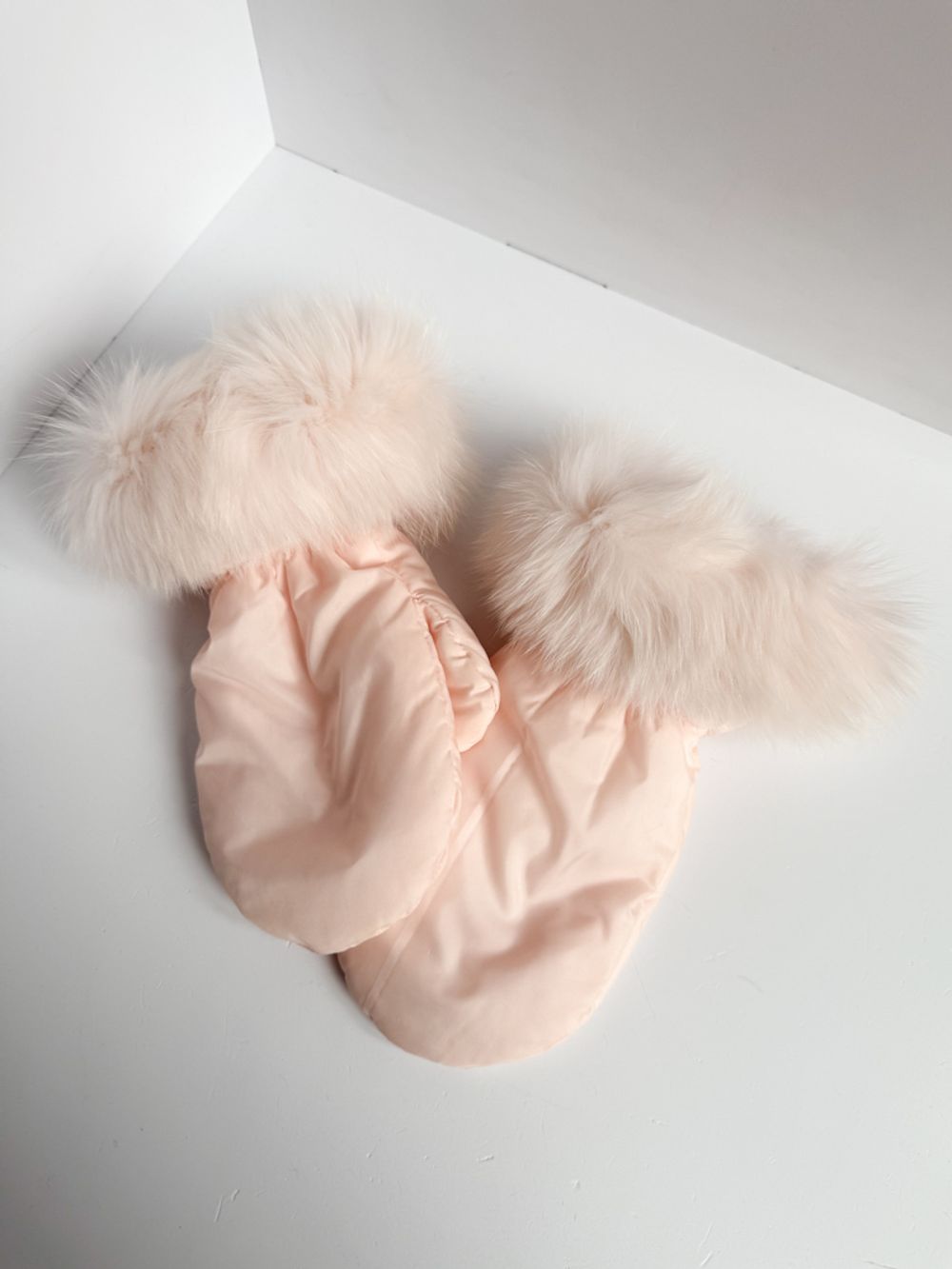 Пуховые варежки Yves Salomon, 116