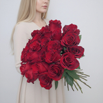 25 бордовых импортных роз Эксплорер