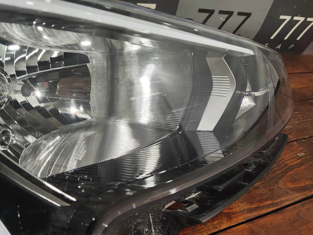 Фара правая галоген Kia Rio 4 (FB) 20-нв Б/У Оригинал 92102H0500