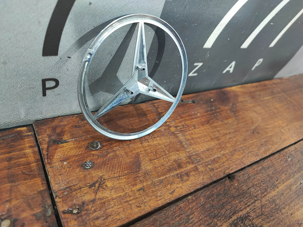 Эмблема крышки багажника Mercedes GLS (X167) 19-нв Б/У Оригинал A1678171300