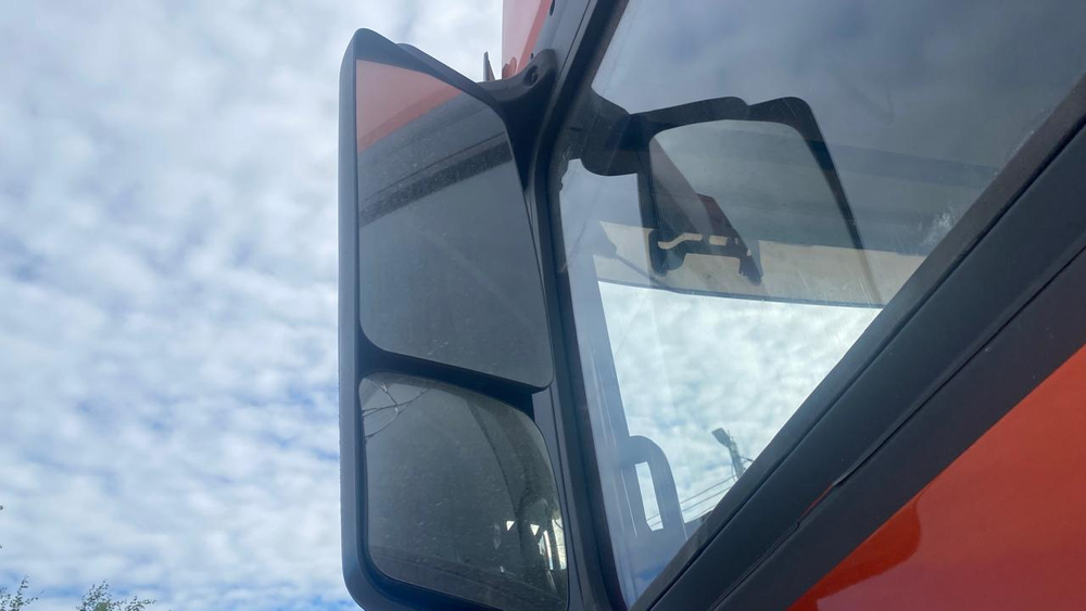 Shacman (Shaanxi) SX* 6x4 Седельный тягач SX42584V324 (Дизельный, 11,6 л, 423 л.с., МТ)