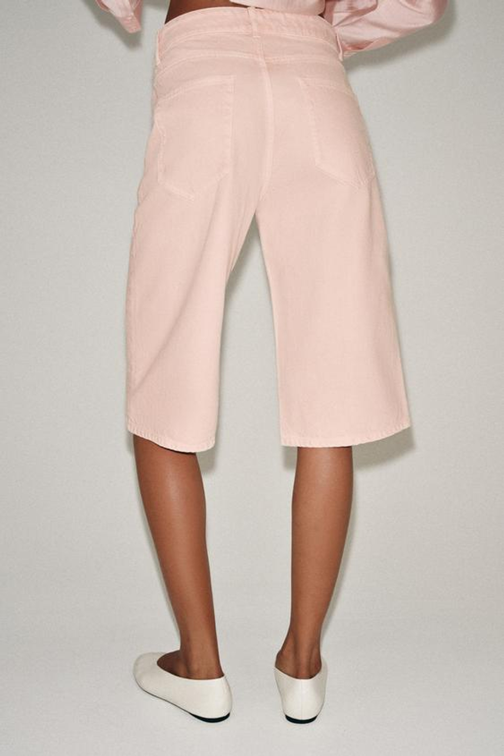 ZARA ДЖИНСОВЫЕ ШОРТЫ СО СРЕДНЕЙ ПОСАДКОЙ — ZW COLLECTION, РОЗОВЫЙ