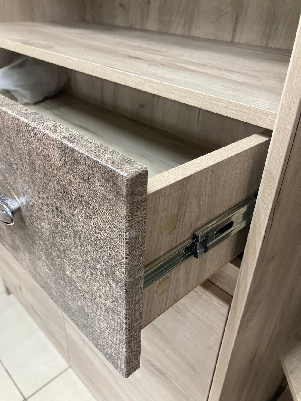 Шкаф витрина Дакота серый крафт/тиз серый ЛДСП