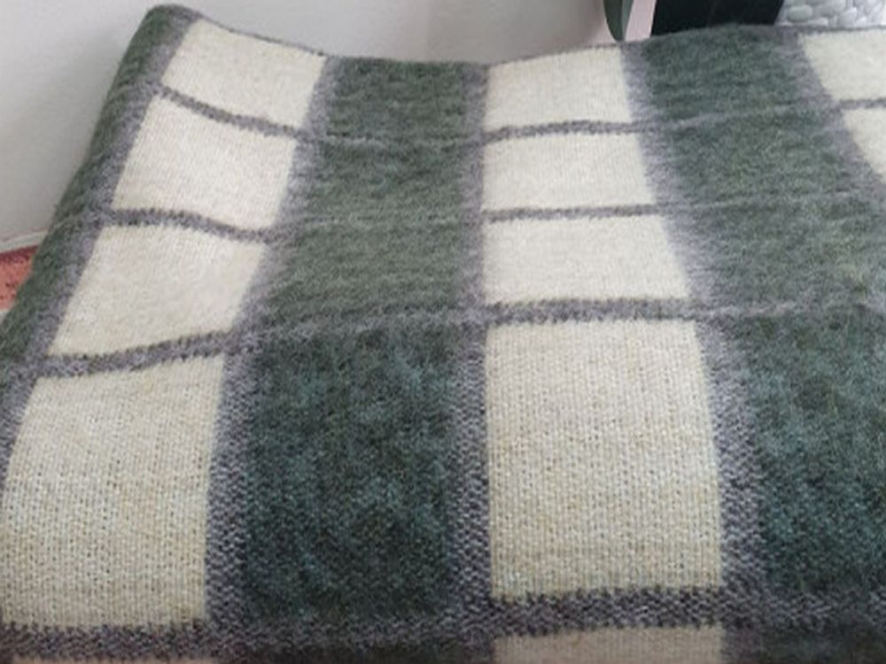 Одеяло полушерстяное "ВВ. СЕРО-ЗЕЛЁНО-ЖЁЛТАЯ КЛЕТКА" ОПШ-1, 50% шерсть, плотность 400 г/м2, Россия.