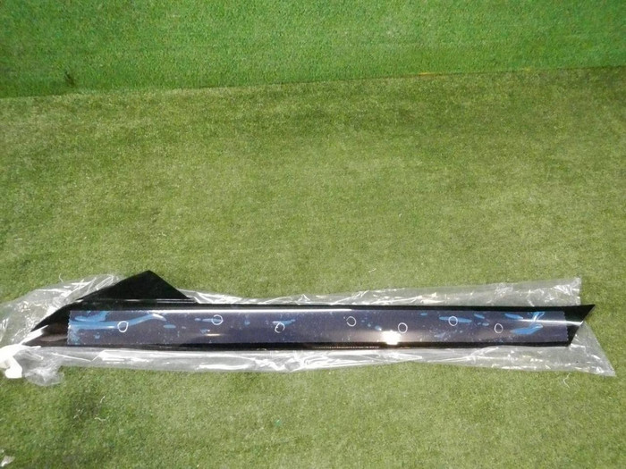 Накладка стойки лобового стекла правая Ford Explorer 5 U502 (2010-2019)