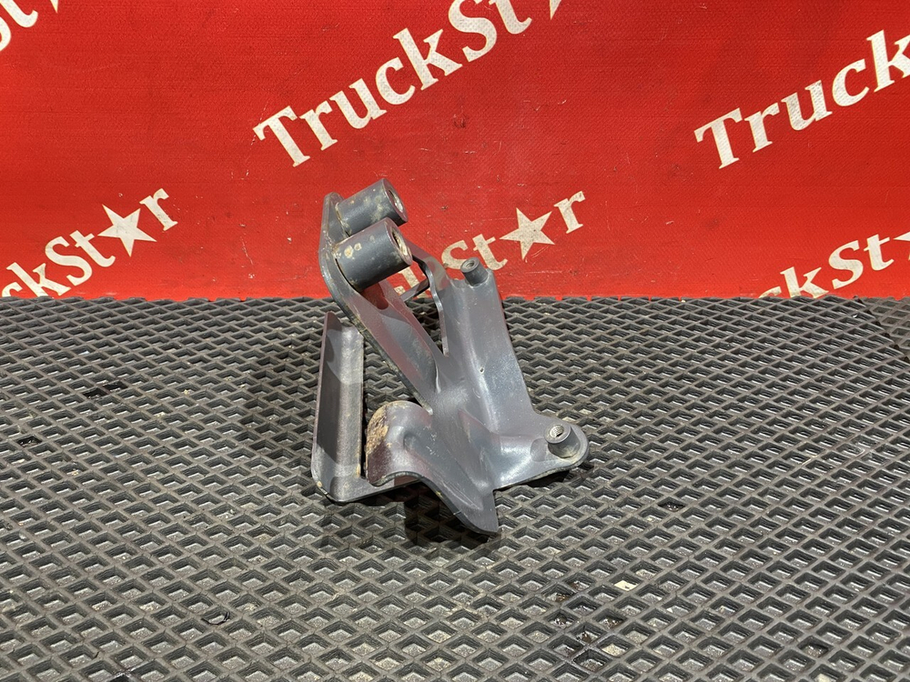 Кронштейн бампера правый 2019г