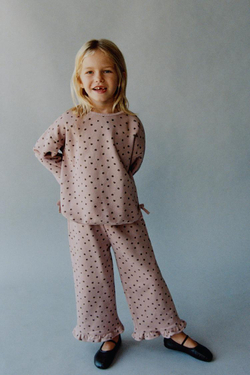 ZARA БРЮКИ ИЗ МЯГКОЙ ТКАНИ С ПРИНТОМ И ОБОРОЧКОЙ, ПАСТЕЛЬНО-РОЗОВЫЙ