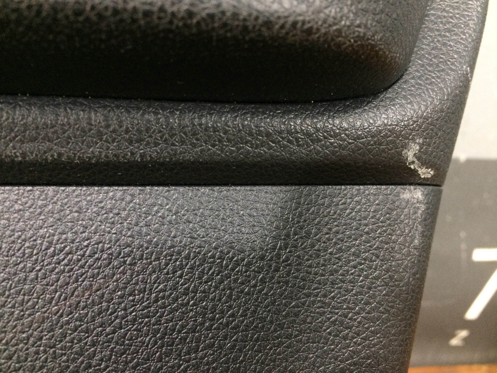 Обшивка двери передней правой Kia K5 20-нв Б/У Оригинал 82302L2000