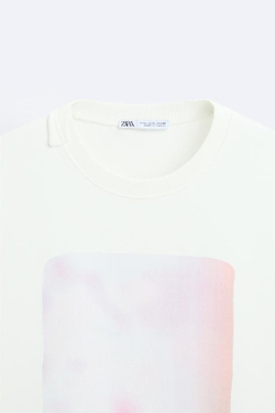ZARA ФУТБОЛКА С ПРИНТОМ В ВИДЕ БРЫЗГ КРАСКИ, БЕЛЫЙ