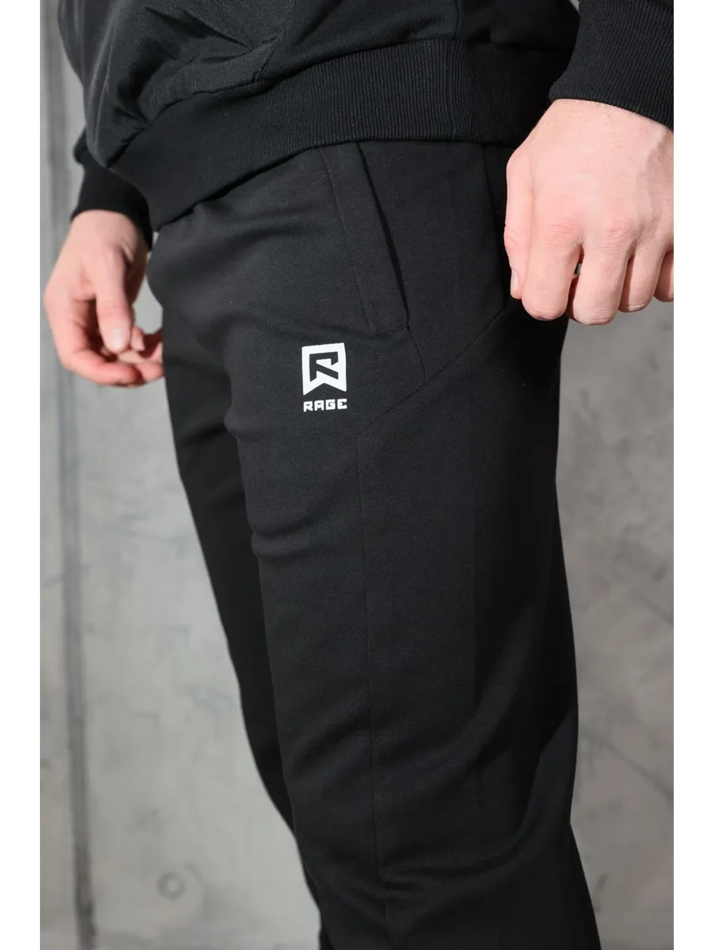 Спортивные брюки