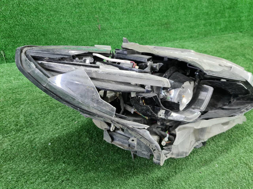 Битая Фара правая Mazda 6 GJ (2015-2018) LED