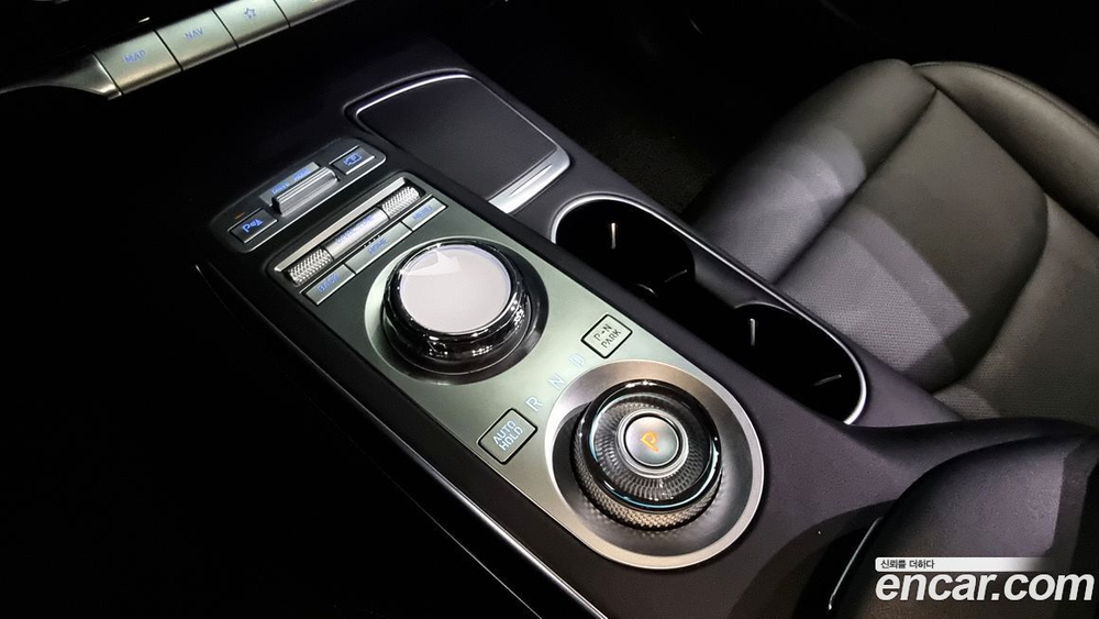Genesis GV70 2.5T Бензин 2WD (05.2021)