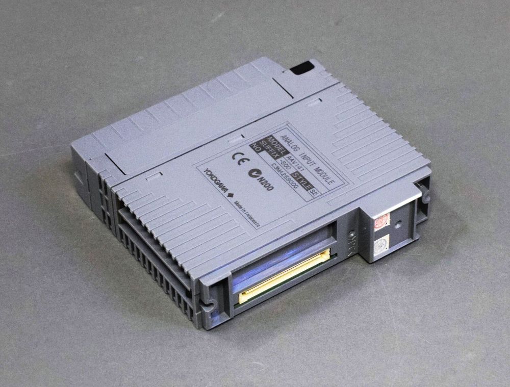 YOKOGAWA AAV141-S00 S2