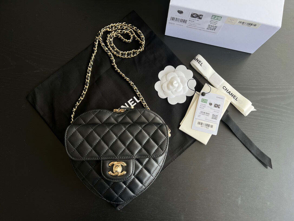 Chanel Heart Bag 18 cm
