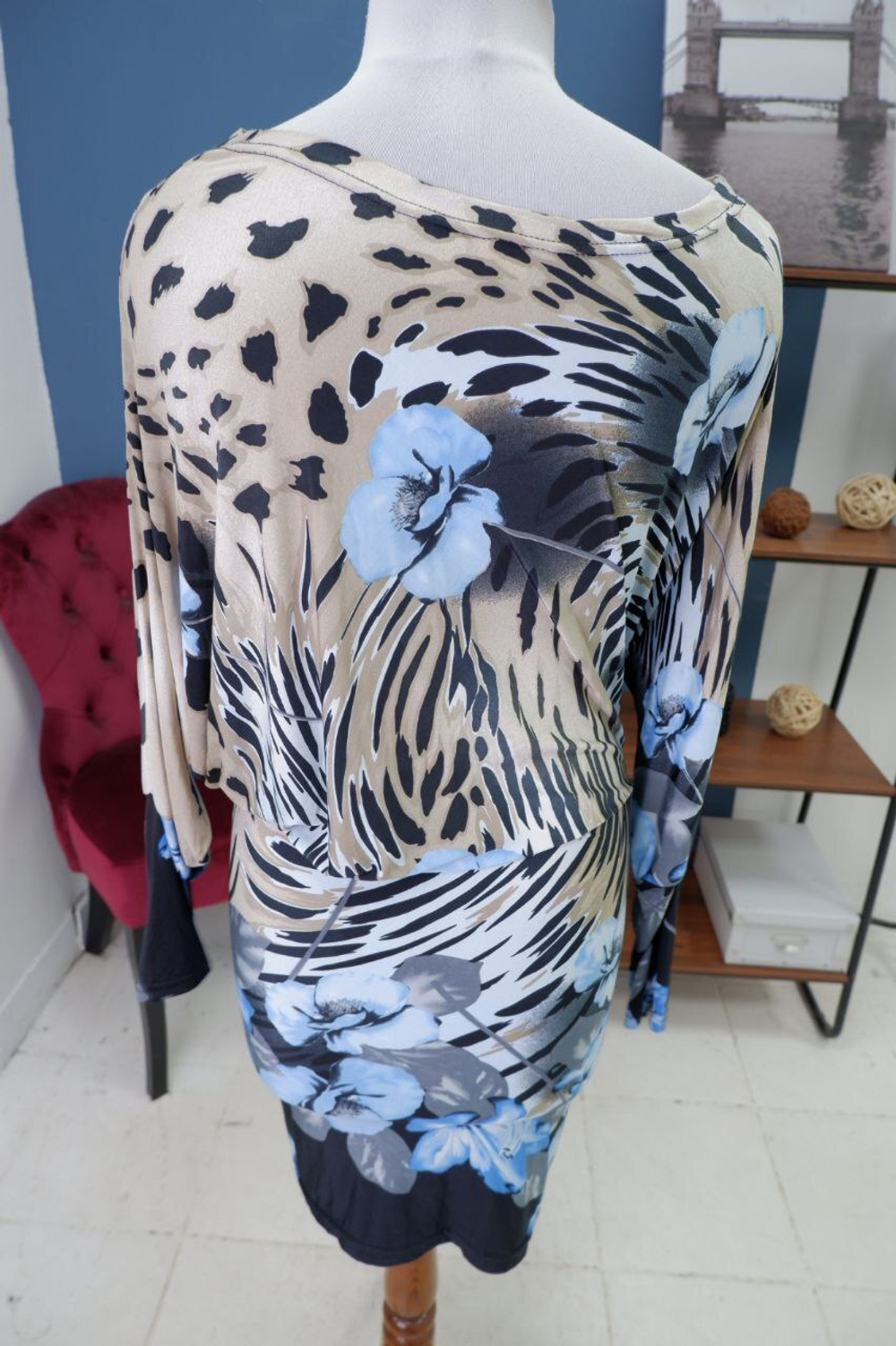 Платье с красивым принтом 46 размер, новое