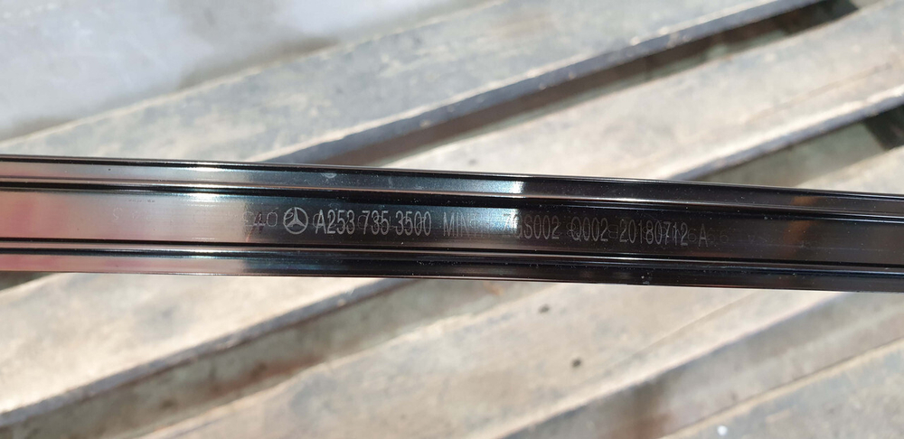 Молдинг двери задней левой Mercedes GLC (X253) 15-нв Б/У Оригинал A2537353500