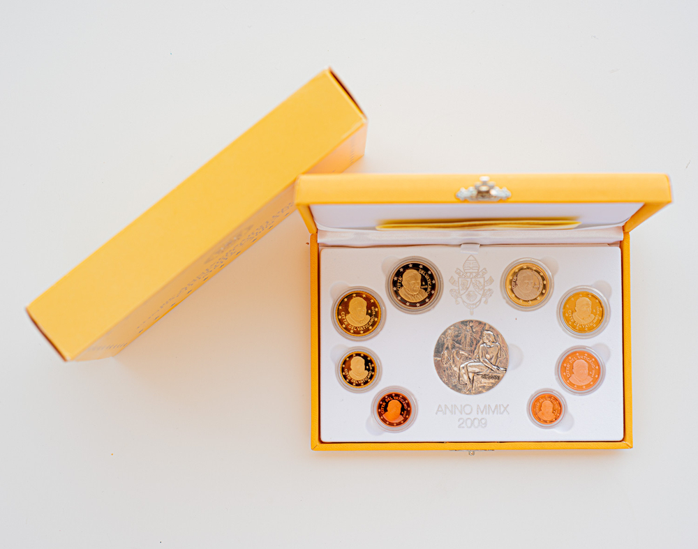 Vatican City 2009 Proof Coin Set – Benedict XVI with Silver Medal