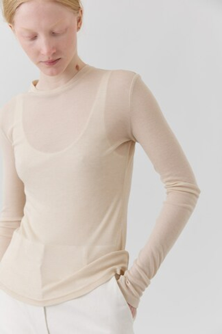 Топ прилегающего силуэта из кашемира светло-бежевого цвета