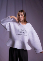 Свитшот с баской с вышивкой "Суровый край"