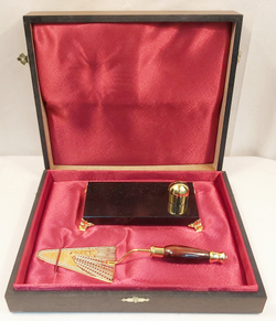 Подарок строителю " Сувенирный мастерок" малый на долерите