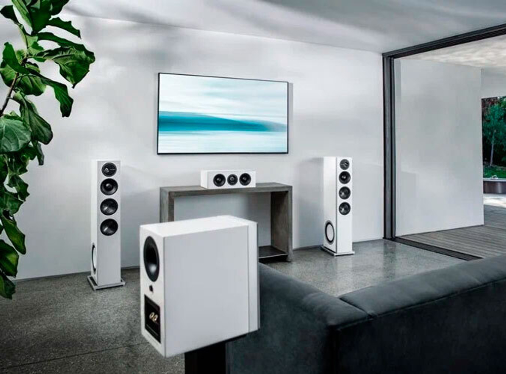 Definitive Technology Demand D17