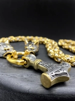 Крупная цепочка с волками и подвеской оберегом Гром Секира