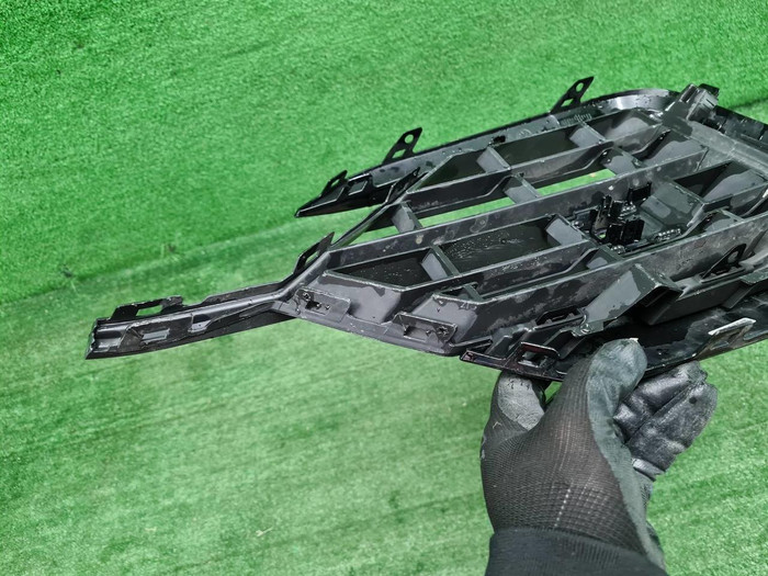 Решетка перед. бампера VW Touareg 3 (18-23) R-line