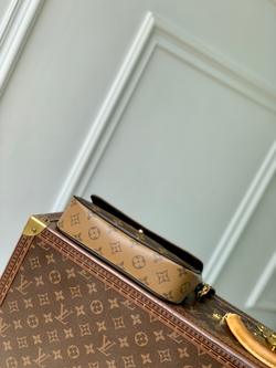 Louis Vuitton Ivy Wallet On Chain Bag