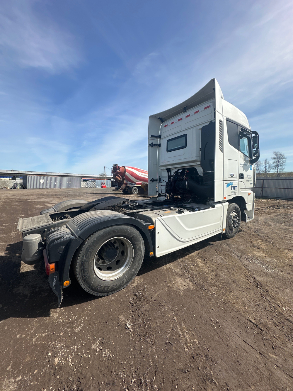 Foton AUMAN 4x2 Седельный тягач BJ4189SLFKA (Дизельный, 11,8 л, 470 л.с. АТ)