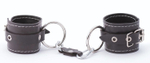 Черные кожаные наручники с контрастной строчкой (Цвет: черный)