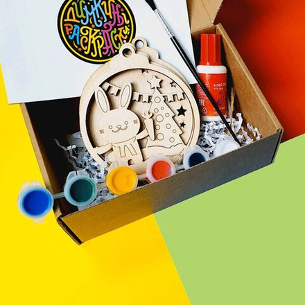 Новогодняя игрушка раскраска в коробке. диаметр 8см