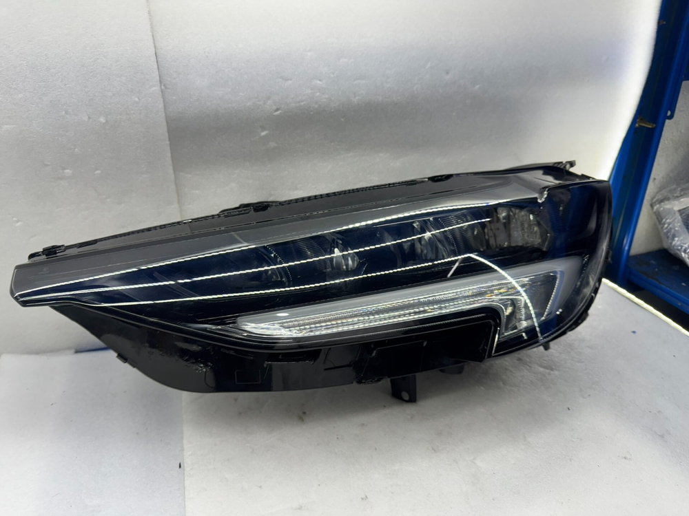 Оригинальная передняя LED фара Buick Envision